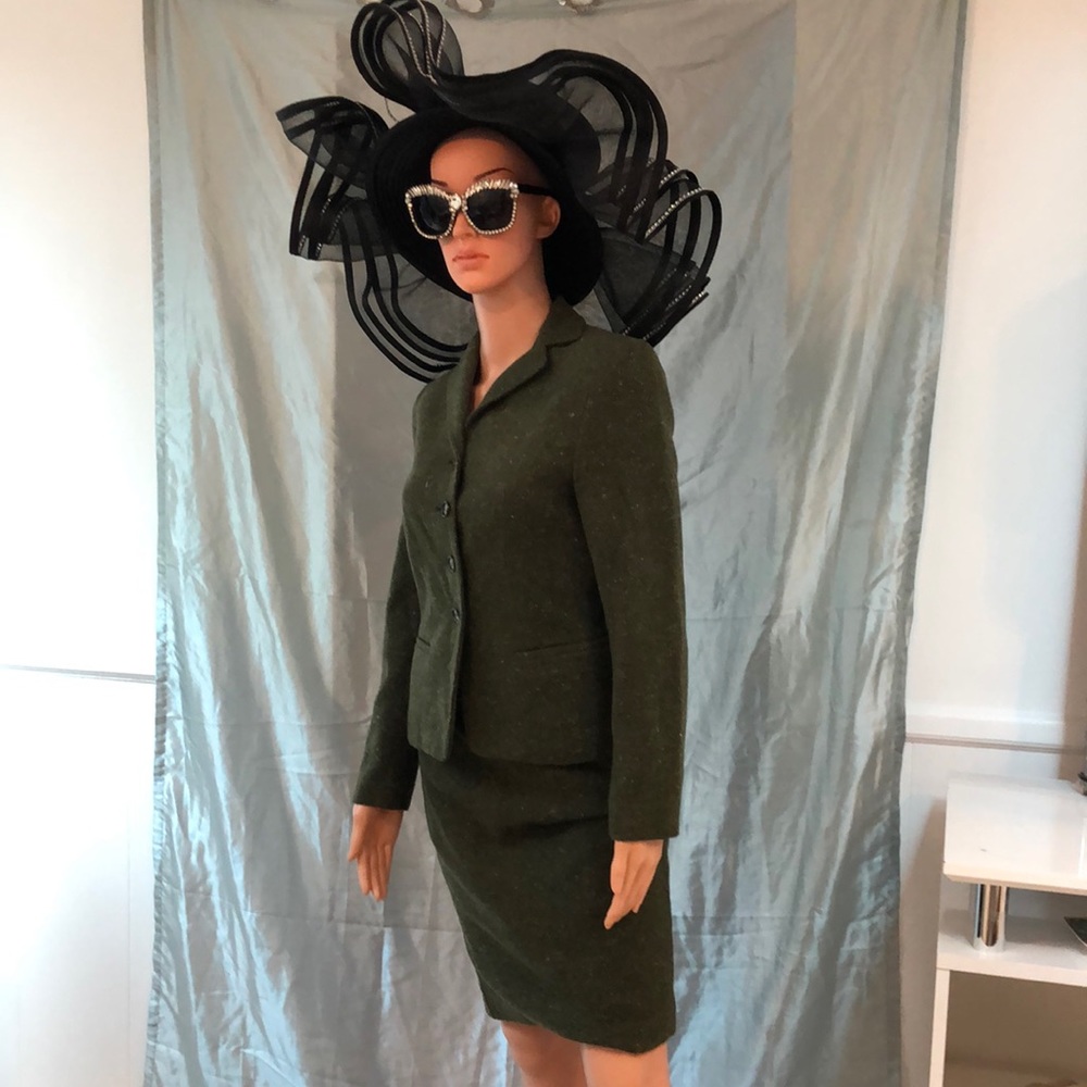 High fashion Mystery New York skirt suit